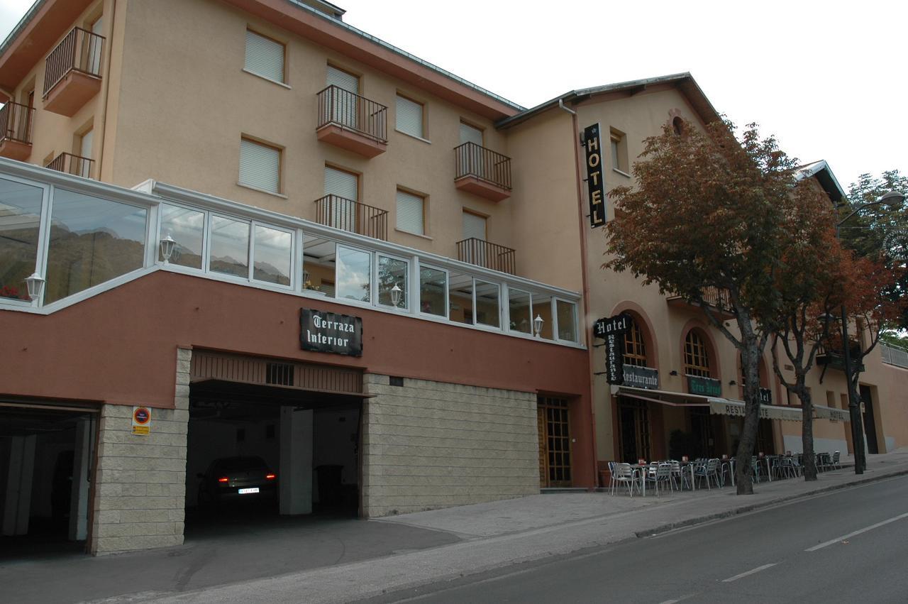 Hotel Tres Arcos San Lorenzo de El Escorial Bagian luar foto