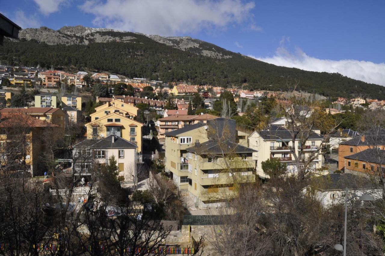 Hotel Tres Arcos San Lorenzo de El Escorial Ruang foto